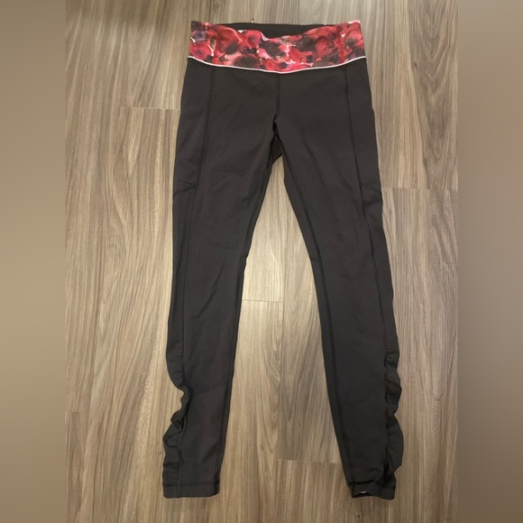 Lululemon speed tight IV black poppy petals rumble multi size 6 - Picture 4 of 9